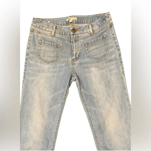 CABI WOMENS LIGHT WASH JEANS SIZE 6 - Picture 3 of 4